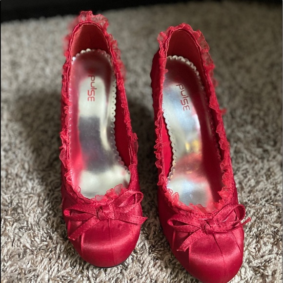 Red Pulse pumps - Picture 2 of 3